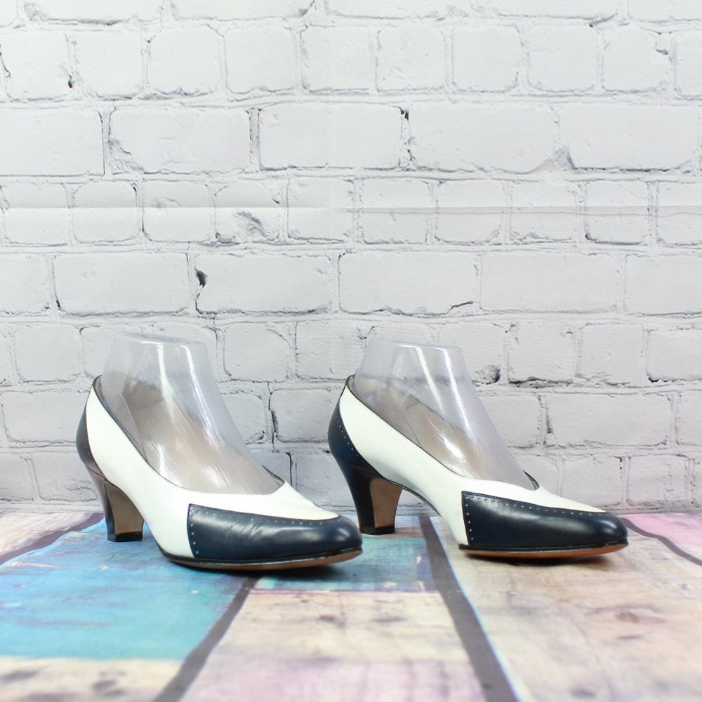 Salvatore Ferragamo Leather Kitten Heel Size 7.5 B - Picture 3 of 9